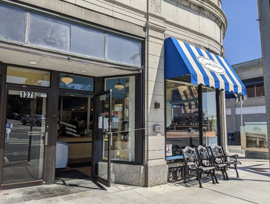 Judith's Kitchen by null