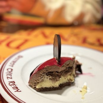 Bistrot Chez Rémy - The chocolate mousse cake with a layer custard - French Near Me - Chessy, 77 Bistrot Chez Rémy - The chocolate mousse cake with a layer custard - French Near Me - Chessy, 77
