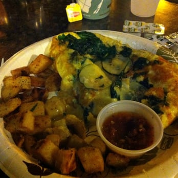 Eggs 'n Things - Waikiki Beach Eggspress - Veggie omelet with country potatoes and salsa - Breakfast & Brunch Near Me - Honolulu, Hawaii
