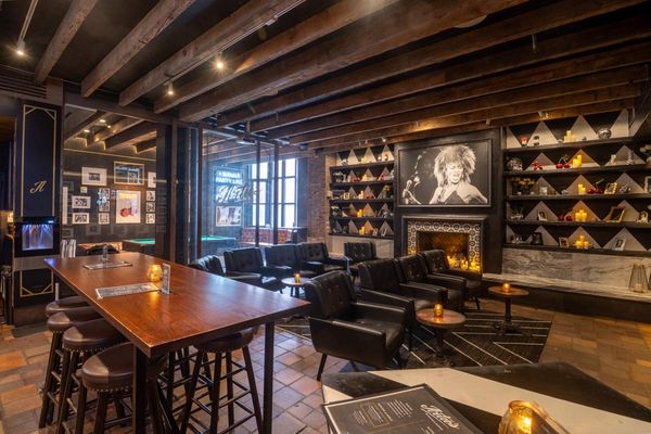 Artie's Backroom & Rooftop by null