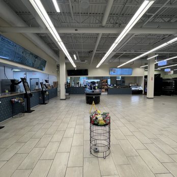 Azalea Fresh Market - Azalea's food court - Grocery Near Me - Atlanta, Georgia