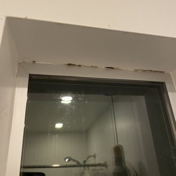 Colorado Lodge - Mold in shower - Vacation Rentals Near Me - Big Bear Lake, California