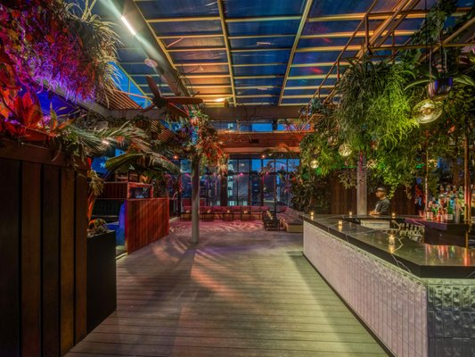 The DL | Best Rooftop Lounge NYC by null