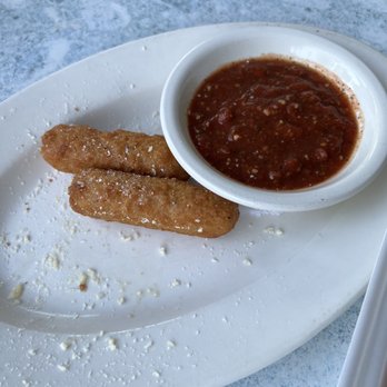 Beaver Creek Tavern - We ate 4 others, but this is the mozzarella sticks and sauce. Cooked perfectly!!! So good! - American Near Me - Downingtown, Pennsylvania
