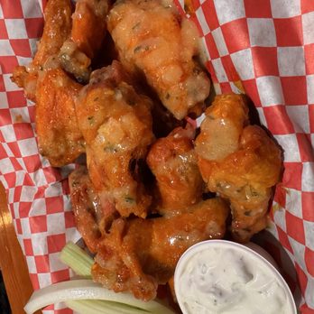 Willow Station - Buffalo garlic wings - Bars Near Me - Castle Shannon, Pennsylvania Willow Station - Buffalo garlic wings - Bars Near Me - Castle Shannon, Pennsylvania