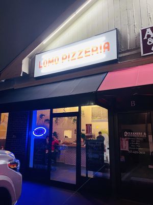 Lo Mo Pizzeria by null