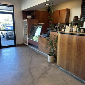 Clouds Rest Coffee - Counter - Coffee & Tea Near Me - Oakhurst, California
