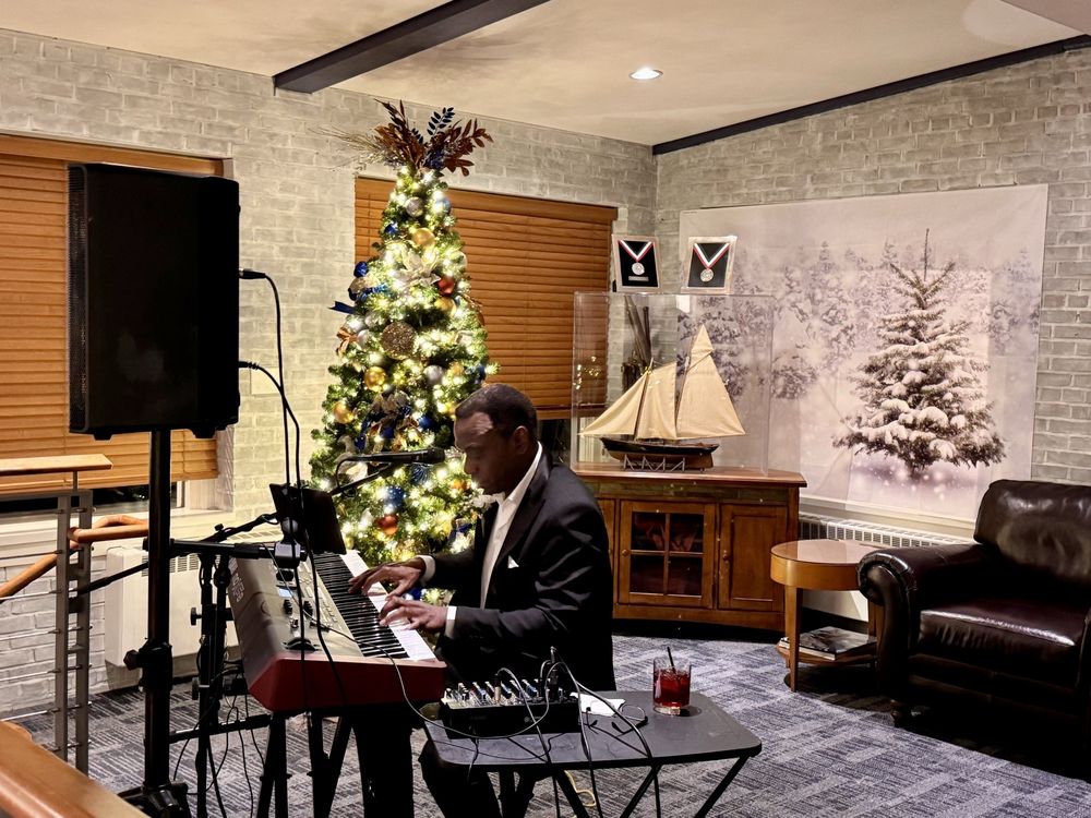 Milwaukee Yacht Club Logo