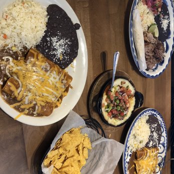 Hecho En Waco - Chicken enchiladas and pork - New Mexican Cuisine Near Me - Waco, Texas Hecho En Waco - Chicken enchiladas and pork - New Mexican Cuisine Near Me - Waco, Texas