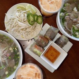 Eye Round Steak* Phở and "Pho Bytes" Combonation Phở and Joy Rolls (2)