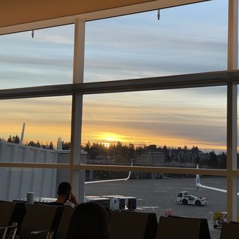 Alaska Airlines - Beautiful sunrise at N6 gate. 3/10/22 - Airlines Near Me - Seattle, Washington Alaska Airlines - Beautiful sunrise at N6 gate. 3/10/22 - Airlines Near Me - Seattle, Washington