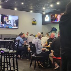 Ahi’s Asian Noodle & Rice Bar - Seating