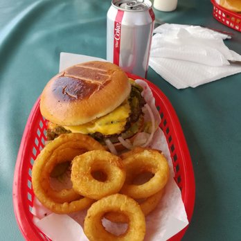 Valley Cafe - Green chile cheese burger (aka Lara burger) - Cafes Near Me - Hatch, New Mexico