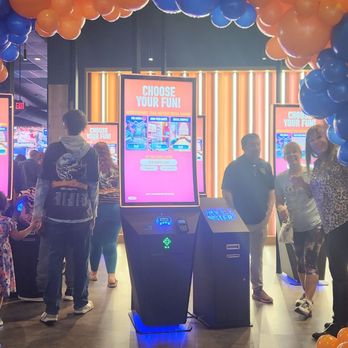 Dave & Buster's St. Louis - Arcades Near Me - Maryland Heights, Missouri Dave & Buster's St. Louis - Arcades Near Me - Maryland Heights, Missouri