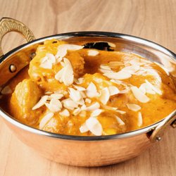 Restaurant Diwali - POULET SHAHI KORMA, Désossé cuit avec pistaches, amandes et noix de cajou