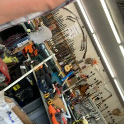 Ace Pawn Shop - Guns! I love guns! Guns are one of my favorite things! No pistols tho or yes, I wudda bought one, at least .