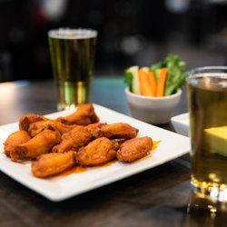 Dale's Sportsbook - Bar & Grill