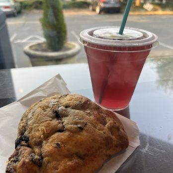 Down Pour Coffee Bar - Blueberry Scone and iced tea - Sandwiches Near Me - Redmond, Washington Down Pour Coffee Bar - Blueberry Scone and iced tea - Sandwiches Near Me - Redmond, Washington
