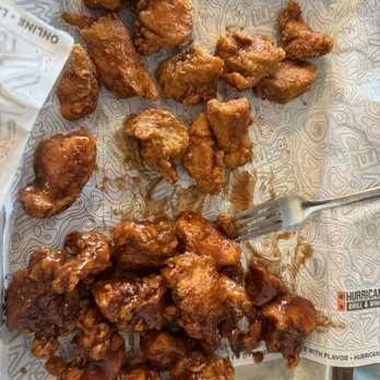 Hurricane Grill & Wings - 1/2 Plain and 1/2 Barbecue Boneless Wings - American Near Me - Chula Vista, California