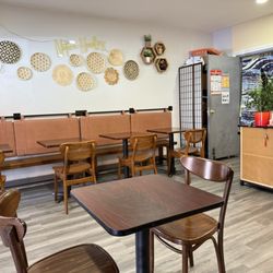 Native Noodles - Inside