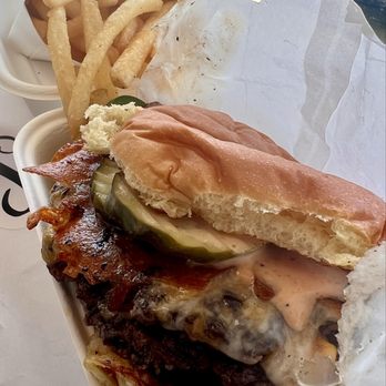 Sign Smash Burger - Signature smash & regular fried. - Burgers Near Me - Orange, California Sign Smash Burger - Signature smash & regular fried. - Burgers Near Me - Orange, California