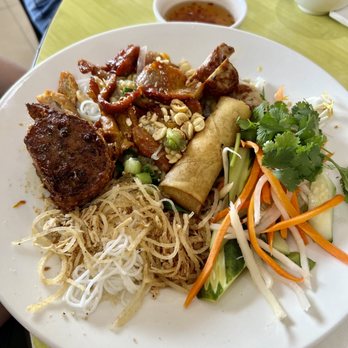 Bistro B - 110. Grilled Beef, Shrimp, Egg Roll w/ Vermicelli - Vietnamese Near Me - Dallas, Texas