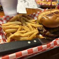 Antioch Taphouse - Cheeseburger