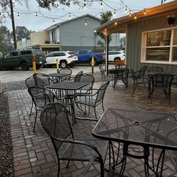 Harry's Old Place - Outdoor dining - when not raining - shaded by big oak tree
