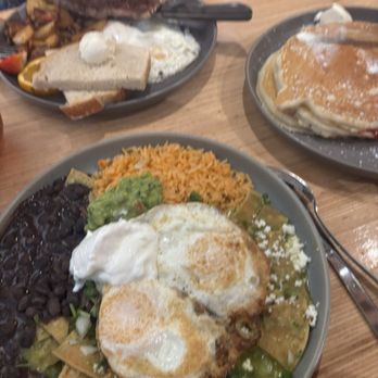 Honey's Bistro - Chilaquiles, Steak & Eggs, Buttermilk Pancakes, Denver Benedict - Breakfast & Brunch Near Me - Encinitas, California