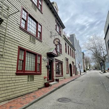 America's Cup Inn - Prime location and the lot is across the street - Hotels Near Me - Newport, Rhode Island