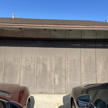 Link Garage Doors - Ugly old garage door from 1967. - Garage Door Services Near Me Link Garage Doors - Ugly old garage door from 1967. - Garage Door Services Near Me