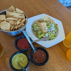 La Gloria - Chips and guac!
