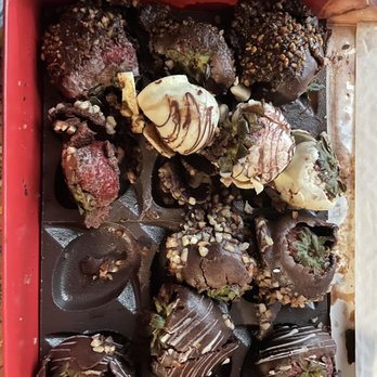 Edible Arrangements - a box of chocolate covered strawberries - Flowers & Gifts Near Me - Youngstown, Ohio Edible Arrangements - a box of chocolate covered strawberries - Flowers & Gifts Near Me - Youngstown, Ohio