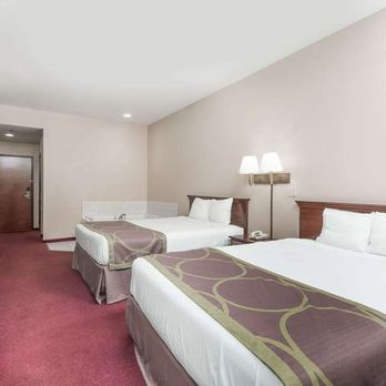 Super 8 by Wyndham Grayson - 2 Queen Bed Hot Tub Room - Hotels Near Me - Grayson, Kentucky