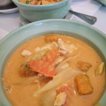 Thai Kitchen Restaurant - Pumpkin curry with chicken (front) and red curry (back) - Thai Near Me - Napa, California