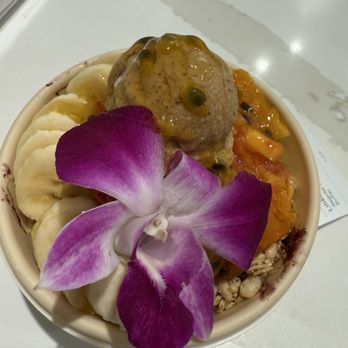 Island Vintage Coffee - Lilikoi Moana açaí bow with coconut peanut butter - Coffee & Tea Near Me - Wailea, Hawaii Island Vintage Coffee - Lilikoi Moana açaí bow with coconut peanut butter - Coffee & Tea Near Me - Wailea, Hawaii