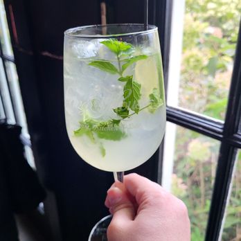 Spring House Restaurant, Kitchen & Bar - Hugo 75 - New American Near Me - Winston-Salem, North Carolina