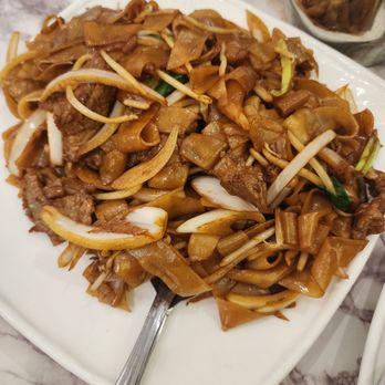 Yan Kee Restaurant - Beef chow fun - Chinese Near Me - Elk Grove, California Yan Kee Restaurant - Beef chow fun - Chinese Near Me - Elk Grove, California