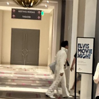 The Guest House At Graceland - Elvis sighting in the lobby! I love it! - Hotels Near Me - Memphis, Tennessee The Guest House At Graceland - Elvis sighting in the lobby! I love it! - Hotels Near Me - Memphis, Tennessee