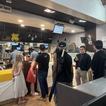 McDonald's - 10/17/2025 Backs turned. No one getting their food. SLOW SERVICE - Fast Food Near Me - Honolulu, Hawaii McDonald's - 10/17/2025 Backs turned. No one getting their food. SLOW SERVICE - Fast Food Near Me - Honolulu, Hawaii