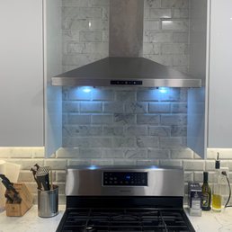 Backsplash around fume hood Backsplash around fume hood