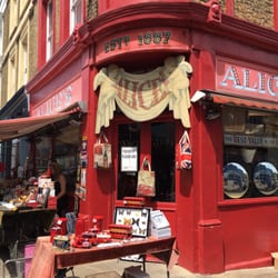 Alice's Antiques - The outside of Alice's!