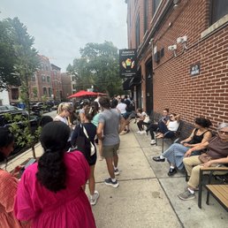 Line at 2pm on Saturday afternoon Line at 2pm on Saturday afternoon
