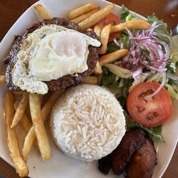 Brasas Peruanas - Bistee a lo Pobre - Peruvian Near Me - Round Rock, Texas