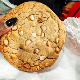 White Chocolate Macadamia Nut Cookie