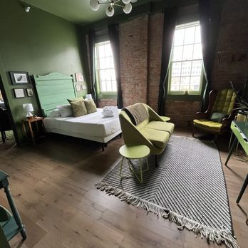 Pickle Factory - Pickle Room suite (2 bedroom, 2 bath & kitchnette) - Hotels Near Me - Covington, Kentucky