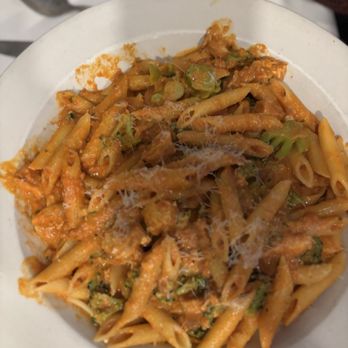 Lutzi's Courtyard Cafe - Penne vodka with chicken - American Near Me - Easton, Pennsylvania