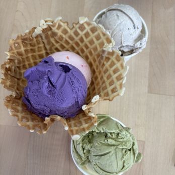 Castaways Ice Cream - Matcha Ice Cream + Lychee Mochi Ice Cream - Ice Cream & Frozen Yogurt Near Me - Honolulu, Hawaii