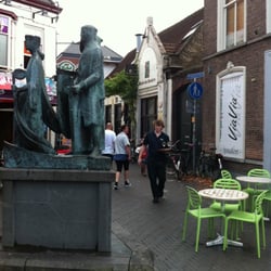Cafe De Beurs - Cafe De Beurs is dé huiskamer van Oosterhout. Veel heerlijke bieren op tap en fles en topbediening 'the place to be' in O'hout!