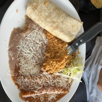 Javi's Modesto Mexican Restaurant - Combination burrito and roja enchildas (cheese only) - Mexican Near Me - Modesto, California